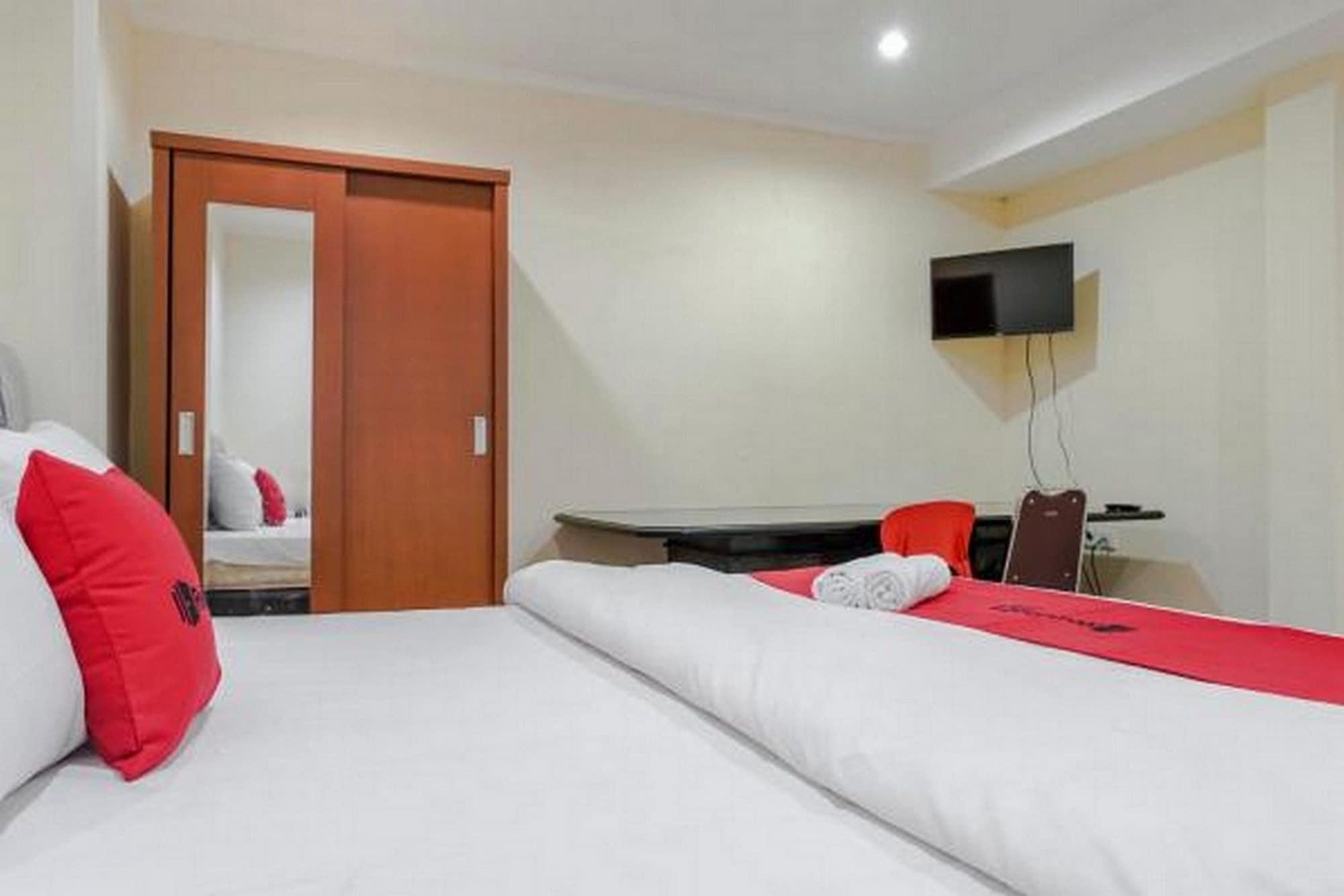 Reddoorz @ Jalan Biak Roxy Jacarta Exterior foto