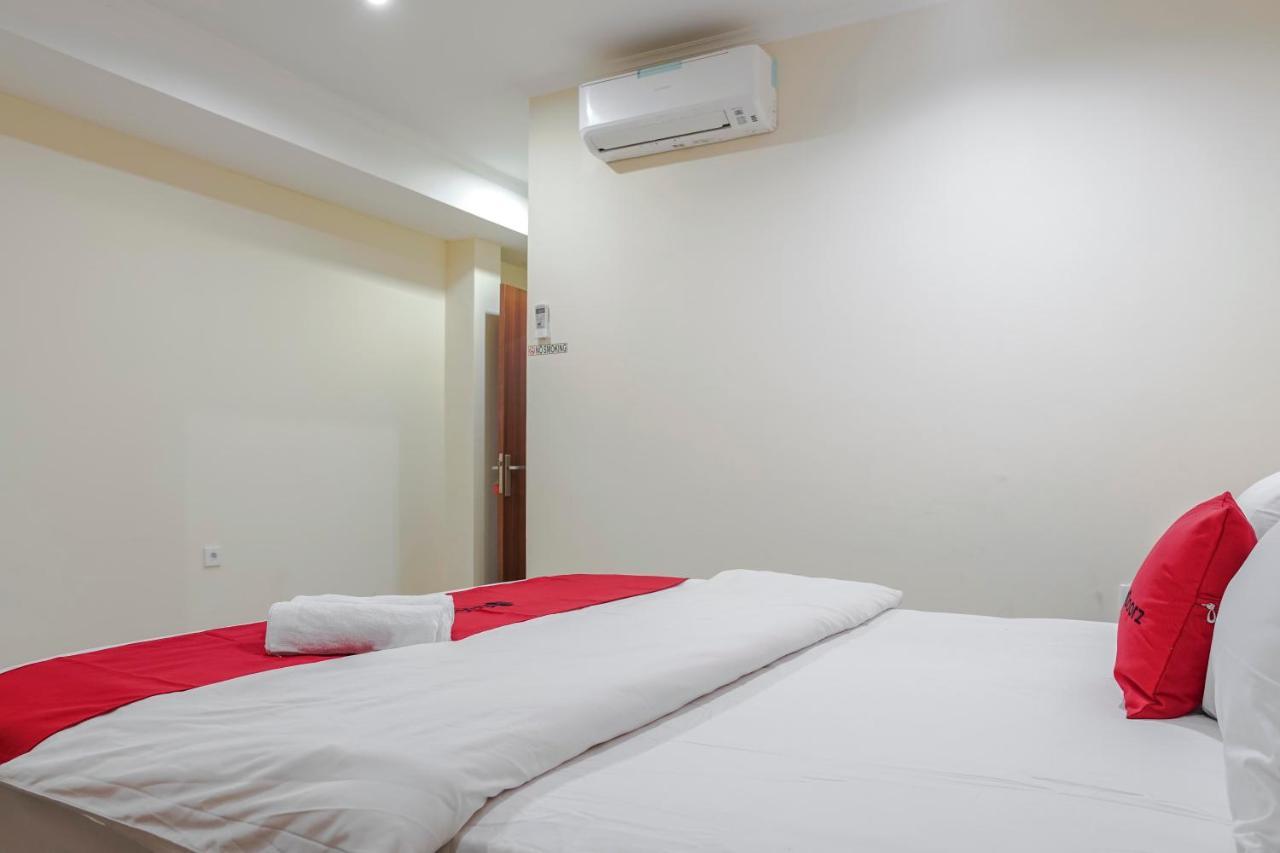 Reddoorz @ Jalan Biak Roxy Jacarta Exterior foto
