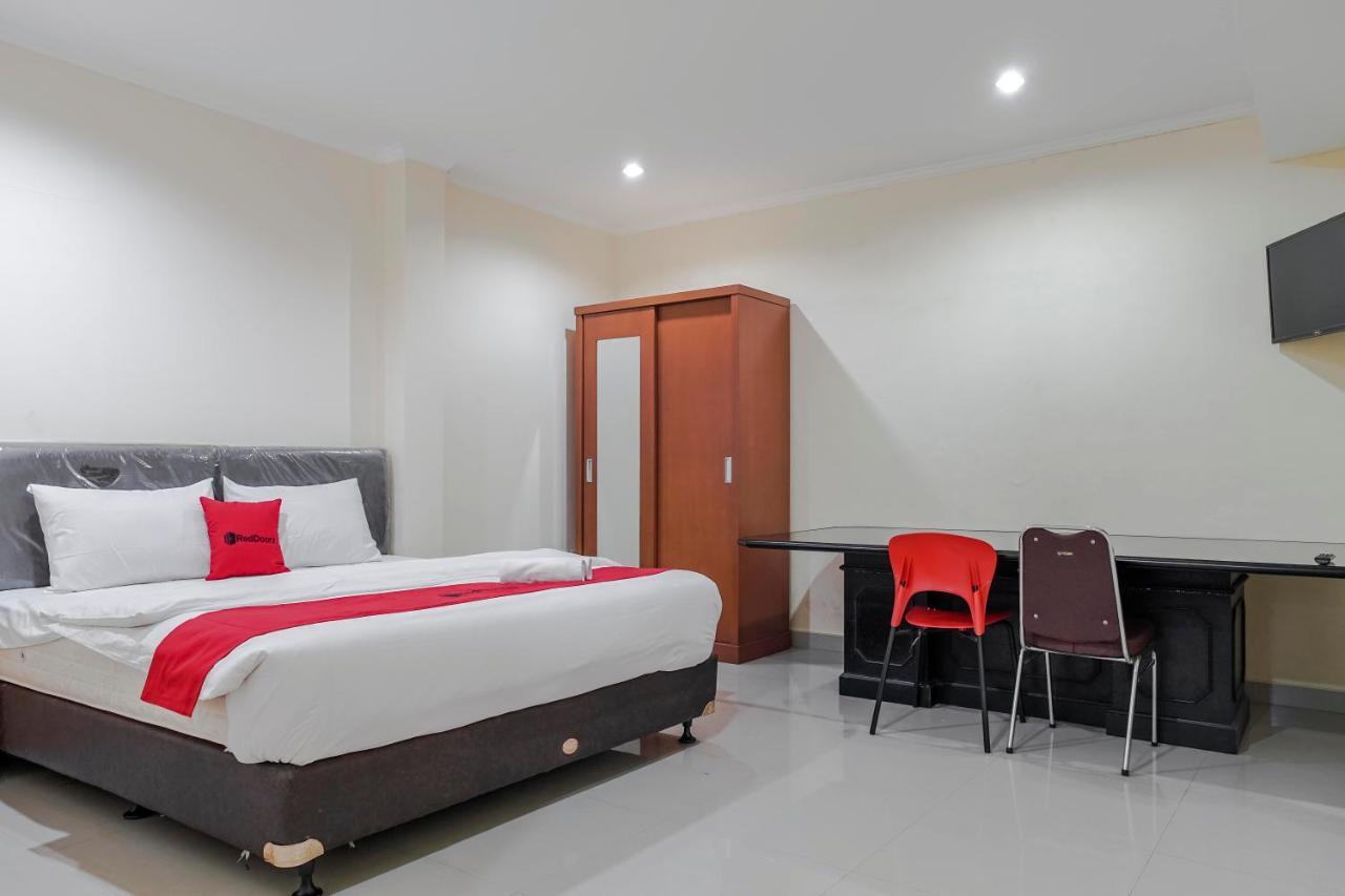 Reddoorz @ Jalan Biak Roxy Jacarta Exterior foto