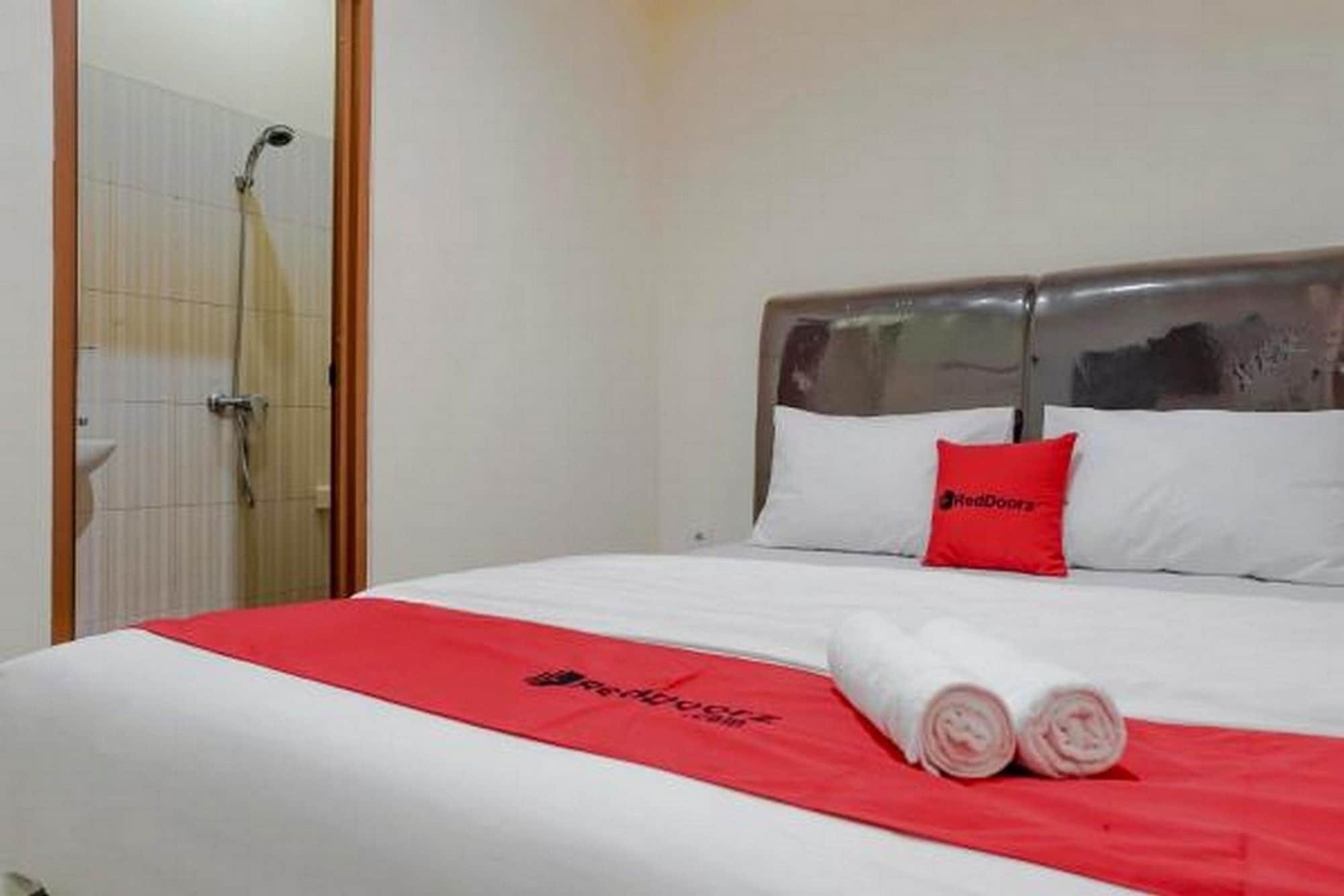 Reddoorz @ Jalan Biak Roxy Jacarta Exterior foto